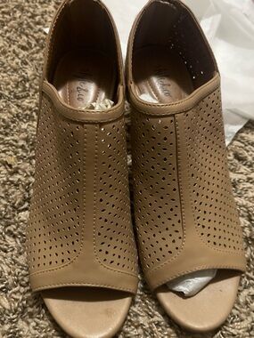 Style & Co. Tan Perforated Peep-Toe Slip-On Mules